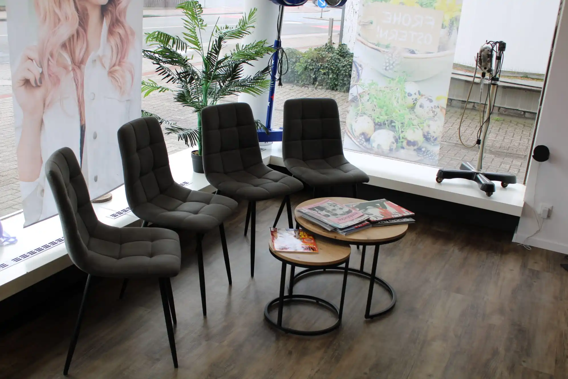 Gemütlicher Wartebereich im Friseursalon Friseure im Stern Dinklage