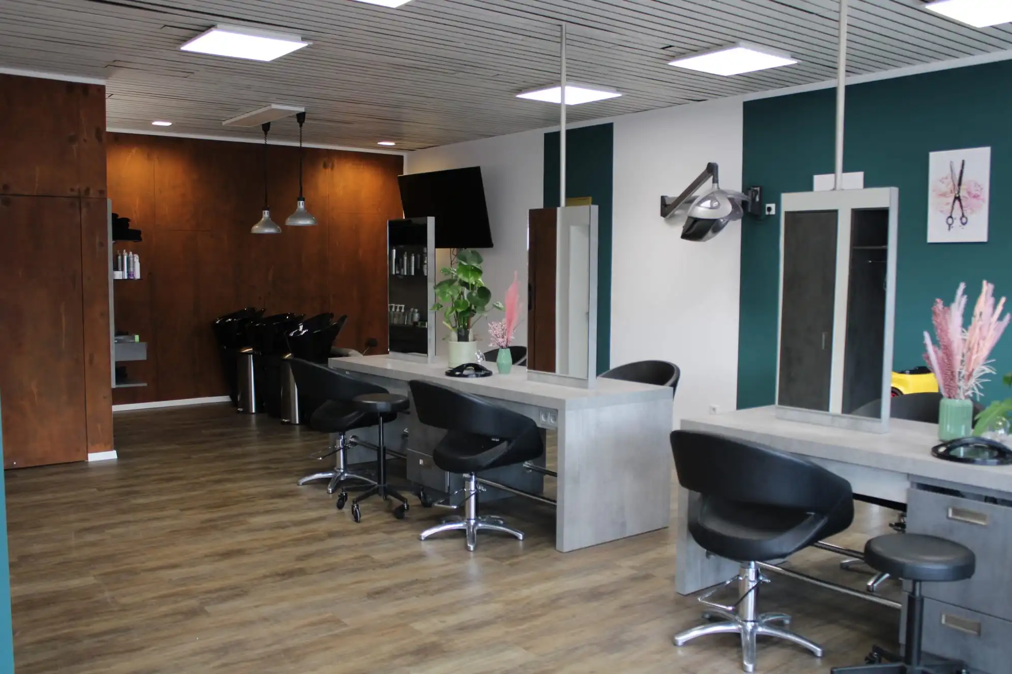 Innenansicht Friseursalon Friseure im Stern in Dinklage mit Styling- und Waschbereich