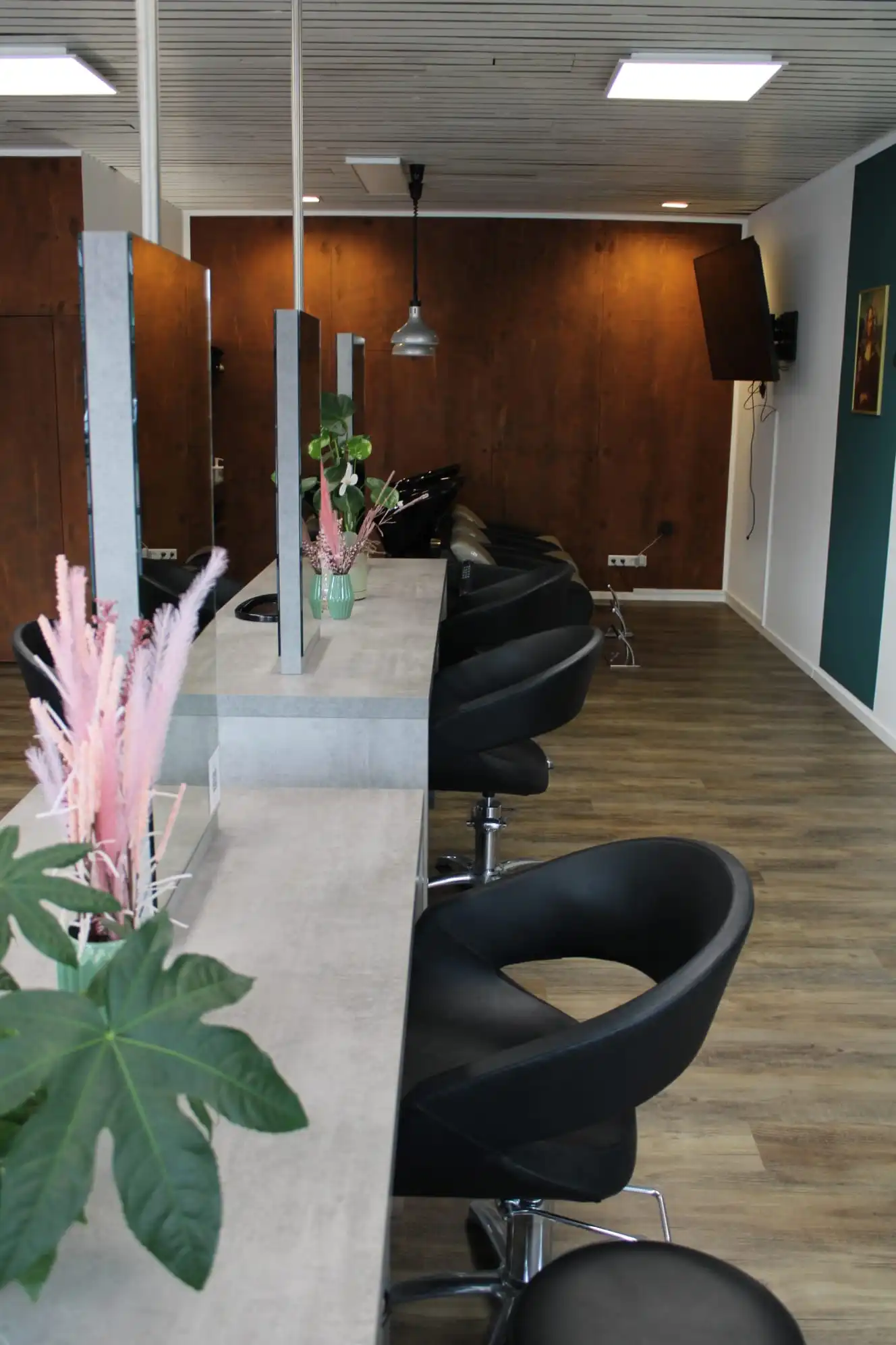 Stylingplätze mit Spiegeln im Friseursalon Friseure im Stern Dinklage
